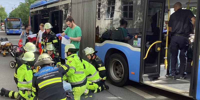 FW-M: Busunfälle fordern Münchner Einsatzkräfte (Stadtgebiet) - Foto: presseportal.de