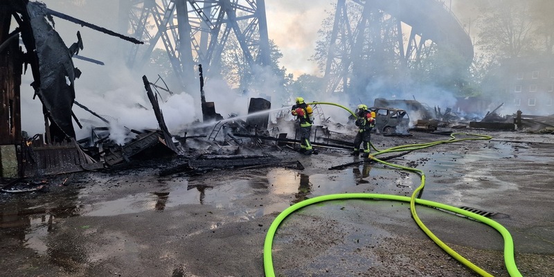 FW-RD: Großfeuer in Rendsburg mehr als 100 Einsatzkräfte löschten das Feuer - Foto: presseportal.de