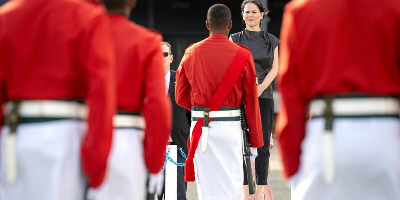 Im Mittelpunkt der einwöchigen Reise von Außenministerin Baerbock nach Australien, Neuseeland und Fidschi stehen die Sicherheitspolitik und der Klimaschutz. - Foto: Sina Schuldt/dpa