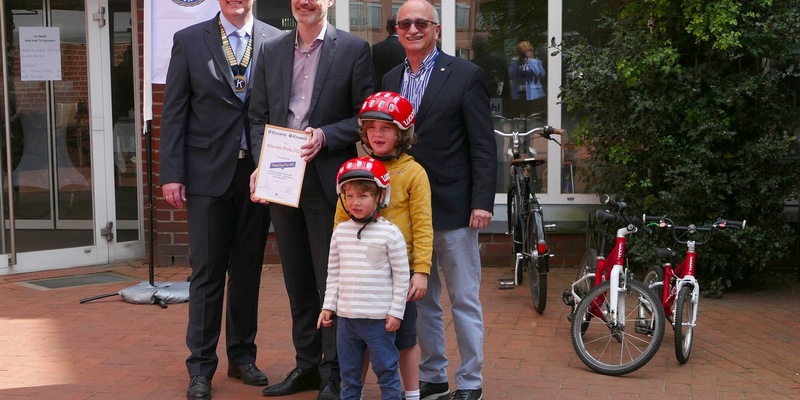 Bildungsunternehmen Tutoring for All erhält Preis von Kiwanis / 10.000 Euro kommen rund 400 leseschwachen Grundschulkindern zugute - Foto: presseportal.de