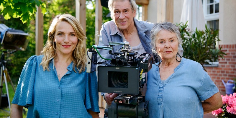 Endlich Freitag im Ersten: Drehstart für zwei neue Filme der beliebten ARD-Degeto-Film-Reihe Praxis mit Meerblick mit Tanja Wedhorn - Foto: presseportal.de