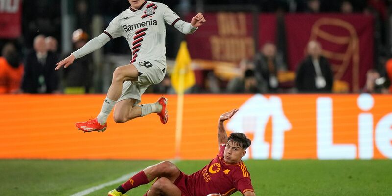 Florian Wirtz (l) und Co. gewannen das Hinspiel in Rom 2:0. - Foto: Andrew Medichini/AP/dpa