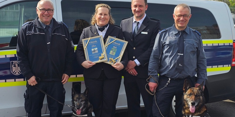 HZA-DU: Wir sind im Ruhestand! Die Zollhunde Cleo und Bali verabschieden sich aus dem aktiven Dienst - Foto: presseportal.de