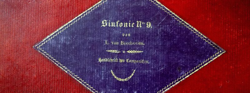 Die gebundene Handschrift der Sinfonie Nr. 9 von Ludwig van Beethoven liegt in der Staatsbibliothek Unter den Linden in Berlin. - Foto: Soeren Stache/dpa