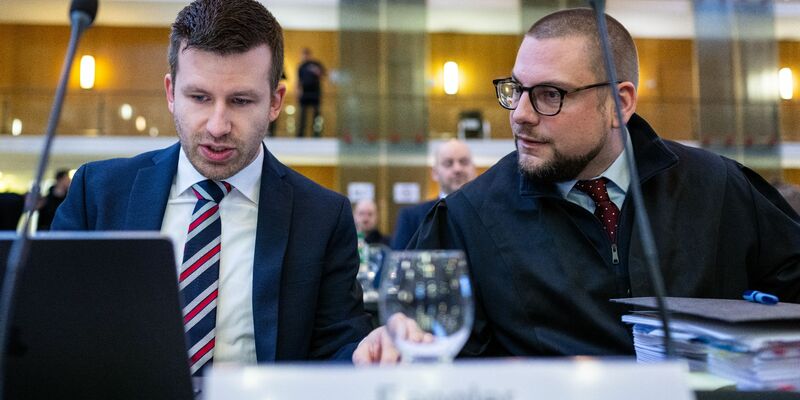 Die Rechtsanwälte der AfD im März 2024 im nordrhein-westfälischen Oberverwaltungsgericht Münster (Archivbild). - Foto: Guido Kirchner/dpa