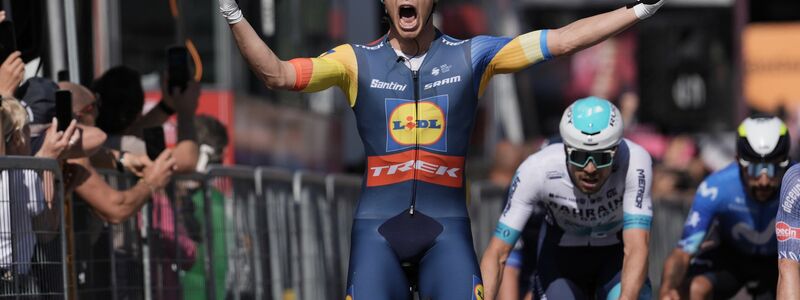 Jonathan Milan setzte sich auf der vierten Giro-Etappe im Sprint durch. - Foto: Massimo Paolone/LaPresse via ZUMA Press/dpa