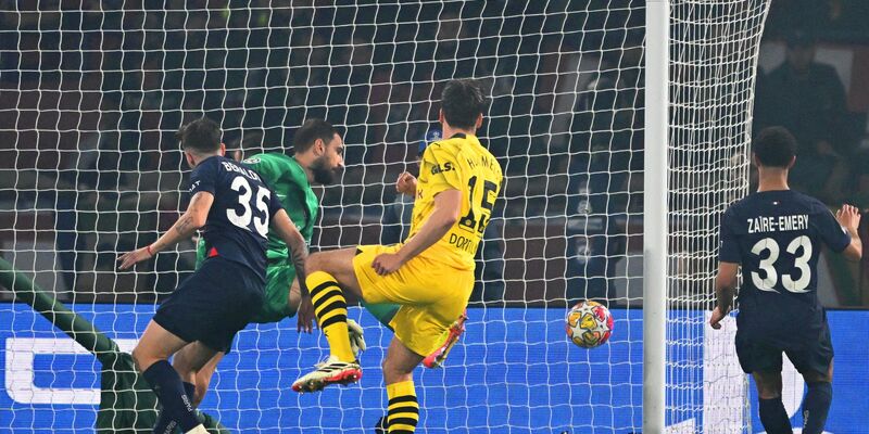 Mats Hummels soll in aussichtsreichen Verhandlungen mit der AS Rom aus Italien sein. - Foto: Robert Michael/dpa