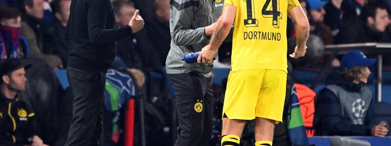 Dortmunds Trainer Edin Terzic (l) und Co-Trainer Sven Bender (M) geben Stürmer Niclas Füllkrug Anweisungen. - Foto: Robert Michael/dpa