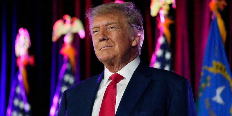 Der Gerichtsprozess gegen den früheren US-Präsidenten Donald Trump in der Affäre um die Mitnahme geheimer Regierungsdokumente soll später starten als bislang geplant. - Foto: John Locher/AP/dpa