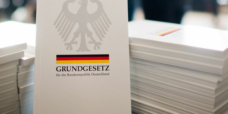 Seit Monaten laufen die Ermittlungen wegen des Verdachts auf Volksverhetzung gegen «mehrere Beschuldigte», die bei einer Weihnachtsfeier der Jungen Union rassistische Parolen genutzt haben sollen. - Foto: Julian Stratenschulte/dpa