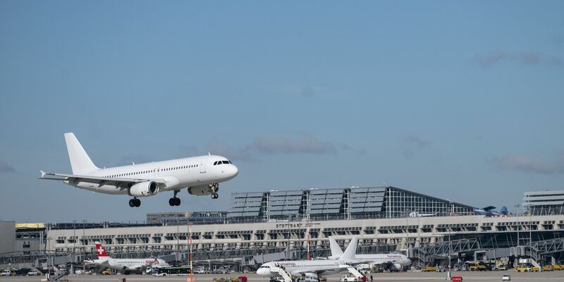 Den Flugverkehr klimaschonender auszurichten ist laut einer Studie äußerst schwierg. - Foto: Marijan Murat/dpa