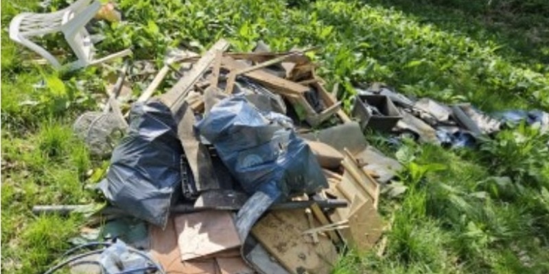 POL-KB: Röddenau - Baumüll im Steinbruch entsorgt, die Polizei sucht nach Zeugen - Foto: presseportal.de