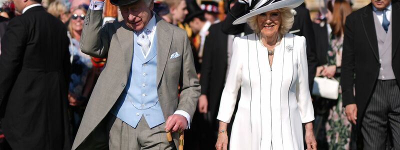 König Charles III. und Königin Camilla bei der königlichen Gartenparty im Buckingham-Palast. - Foto: Jordan Pettitt/PA Wire/dpa