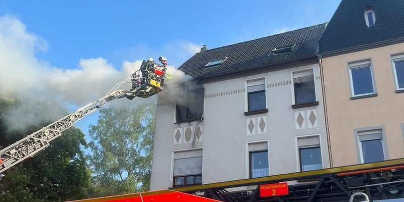 FW-MH: Ausgedehnter Wohnungsbrand im Bereich der Saarner Straße - Foto: presseportal.de