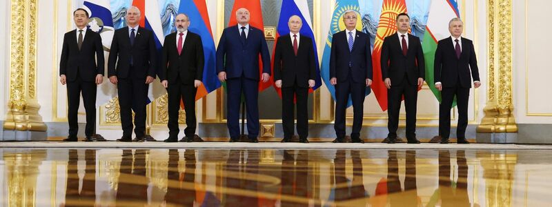 Die Vertreter der Eurasischen Wirtschaftsunion haben sich in Moskau getroffen. Putin sieht die Union als wirksames Mittel gegen Sanktionen. - Foto: Alexander Kazakov/Pool Sputnik Kremlin/AP/dpa