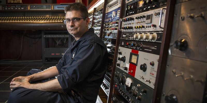 Musikproduzent Steve Albini in seinem Studio in Chicago im Jahr 2014. Die US-amerikanische Indierock-Ikone ist im Alter von 61 Jahren gestorben. - Foto: Brian Cassella/TNS via ZUMA Press Wire/dpa