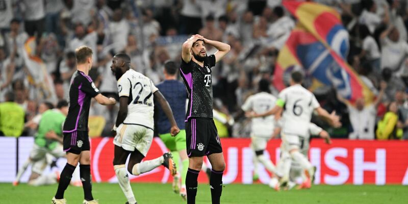 Zwei späte Gegentore besiegelten das diesjährige Champions-League-Aus des FC Bayern. - Foto: Peter Kneffel/dpa