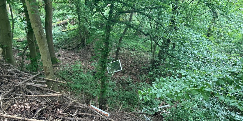 POL-PDNR: Neuwied ST Heimbach-Weis - Illegale Müllablagerung im Heimbach-Weiser Wald - Foto: presseportal.de