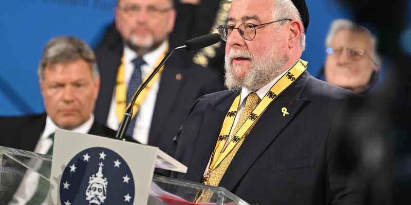Oberrabbiner Pinchas Goldschmidt ist mit dem  Internationalen Karlspreis zu Aachen ausgezeichnet worden. - Foto: Henning Kaiser/dpa