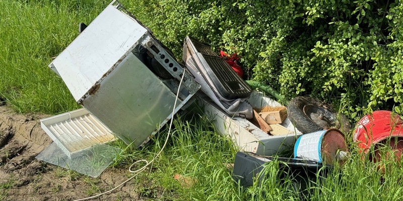 POL-NI: Illegale Müllentsorgung - Foto: presseportal.de