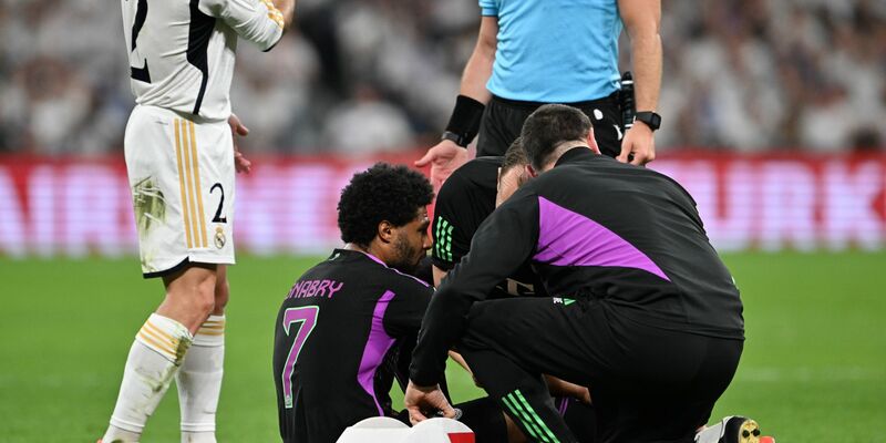 Zog sich im Champions-League-Rückspiel in Madrid einen Muskelbündelriss im linken, hinteren Oberschenkel zu: Serge Gnabry. - Foto: Peter Kneffel/dpa