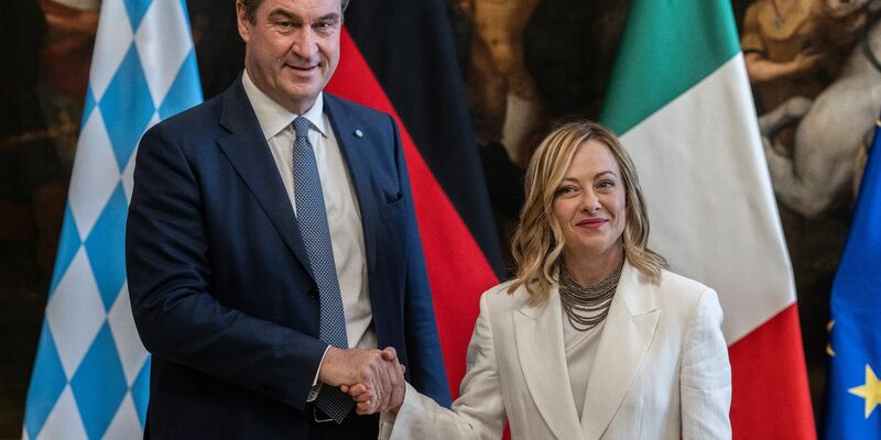 Bayerns Ministerpräsident Markus Söder und Italiens Regierungschefin Giorgia Meloni sind sich in energie-, verkehrs- und asylpolitischen Fragen recht einig. - Foto: Oliver Weiken/dpa