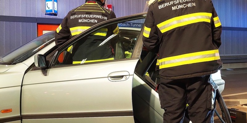 FW-M: Verkehrsunfall im Luise-Kiesselbach-Tunnel (Mittersendling) - Foto: presseportal.de