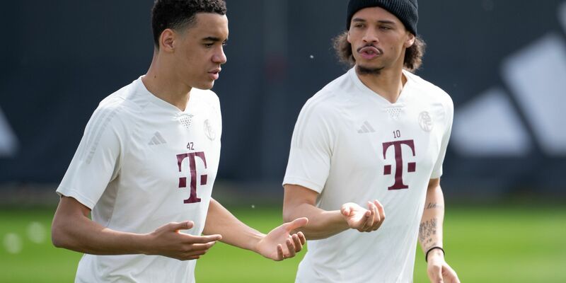 Jamal Musiala (l) und Leroy Sané sind kurz vor der EM beide körperlich angeschlagen. - Foto: Sven Hoppe/dpa