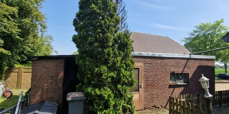 FW-KLE: Heckenbrand / Freiwillige Feuerwehr Bedburg-Hau warnt vor Einsatz von Gasbrennern - Foto: presseportal.de