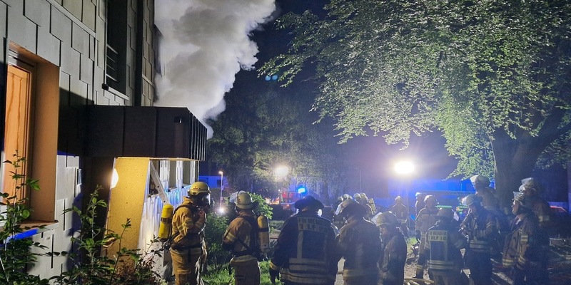 FW Menden: Mehrfache Menschenrettungs aus Wohnhaus - Foto: presseportal.de