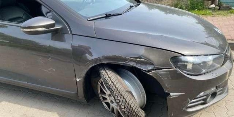 POL-STD: Autofahrer fährt geparktes Fahrzeug an und flüchtet - Buxtehuder Polizei sucht Unfallverursacher und Zeugen - Foto: presseportal.de