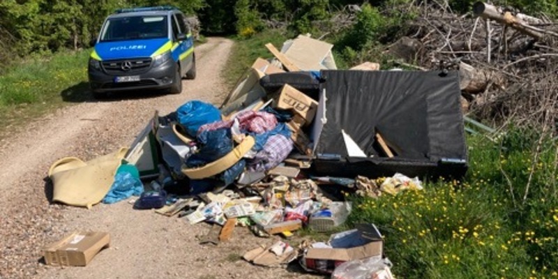 POL-RTK: Illegal Müll abgeladen - Foto: presseportal.de