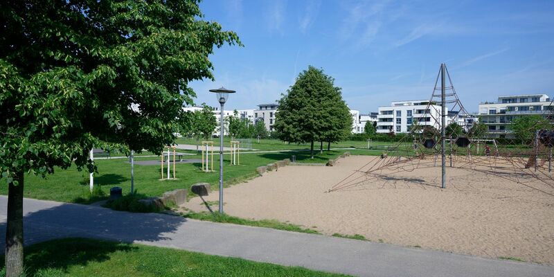 Auf dem Gelände des Bürgerparks in Köln-Kalk verschwand am Freitag eine Dreijährige. - Foto: Henning Kaiser/dpa