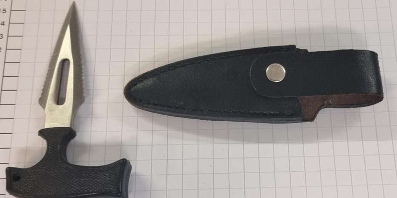 BPOL NRW: Bundespolizei stellt Faustmesser bei 49-Jährigem sicher - Foto: presseportal.de