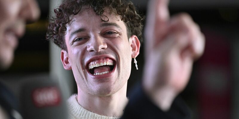 Der Schweizer Sänger Nemo hat den   Eurovision Song Contest (ESC) gewonnen. - Foto: Walter Bieri/KEYSTONE/dpa