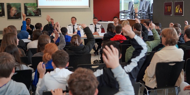 POL-DA: Birkenau: Brich Dein Schweigen Projekttag an Langenbergschule/Experten sensibilisieren Schülerinnen und Schüler - Foto: presseportal.de