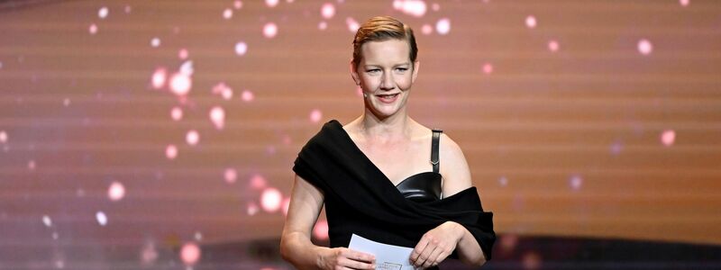 Schauspielerin Sandra Hüller bei der Verleihung des Deutschen Filmpreises als Laudatorin. - Foto: Sebastian Christoph Gollnow/dpa