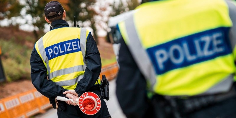 Bundespolizeidirektion München: Interpol-Fahndung/ Bundespolizei bringt gesuchten Finnen in Auslieferungshaft - Foto: presseportal.de