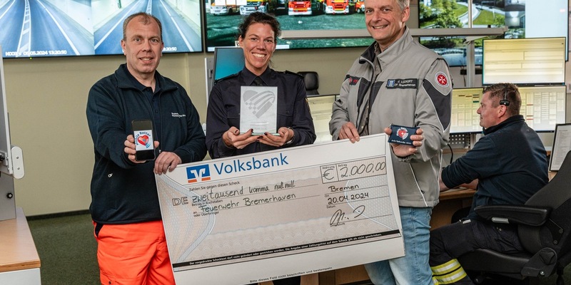 FW Bremerhaven: Feuerwehr Bremerhaven Preisträger des BREMER HERZ Preises - Foto: presseportal.de