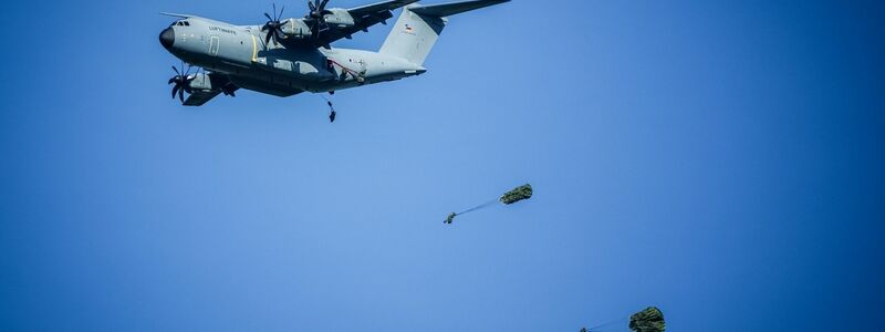 Rund 1500 Fallschirmjäger nehmen an der «Swift Response»-Übung von der Nato teil. - Foto: Kay Nietfeld/dpa