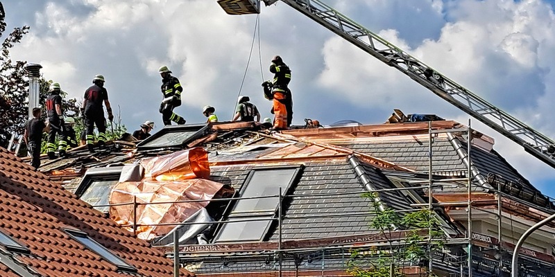 FW-M: Rauchentwicklung auf dem Dach (Neuaubing) - Foto: presseportal.de