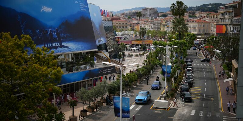 Das Zentrum der Filmfestspiele in Cannes: der Palais des Festivals an der Croisette. - Foto: Daniel Cole/AP/dpa