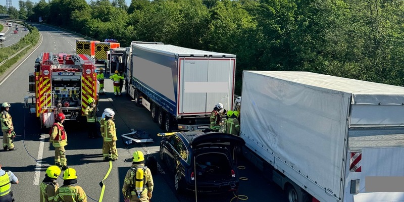 FW Ratingen: LKW-Fahrer eingeklemmt auf Bundesautobahn A3 - Foto: presseportal.de