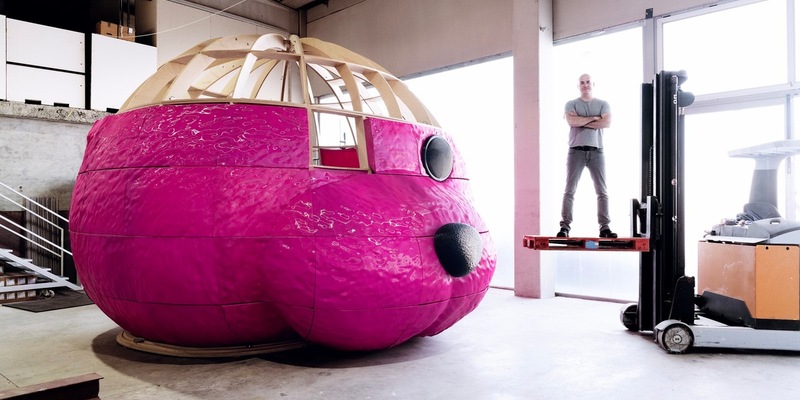 Der Pink Bear Pavillon auf dem Kulturfestival altonale: Die University of Europe for Applied Sciences kooperiert mit Künstler LUAP - Foto: presseportal.de