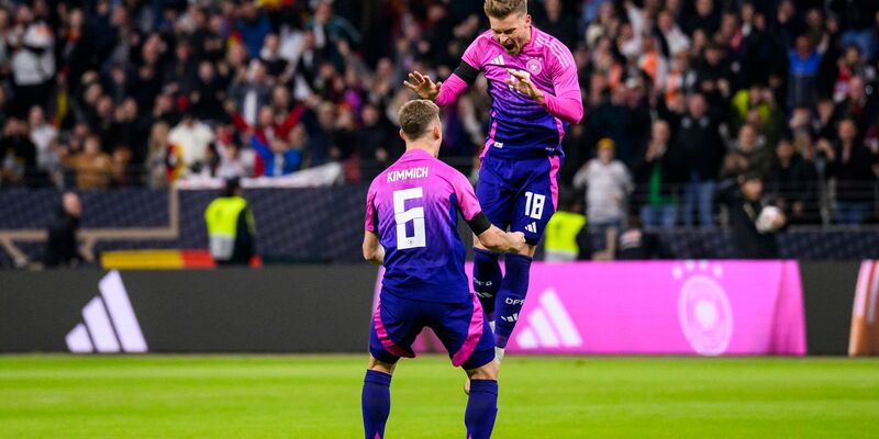 Erstmals bei einem Tor erklungen war «Major Tom» beim Spiel gegen die Niederlande, als Maximilian Mittelstädt (r) getroffen hatte. - Foto: Tom Weller/dpa