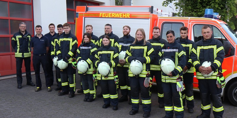FW VG Asbach: 10 neue Feuerwehrleute starten in die Grundausbildung - Foto: presseportal.de