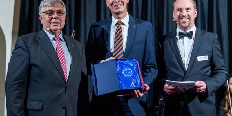 Erfolgsformel für fehlerfreudige und herausragende Unternehmenskultur: Thomas Nave zeigt den Weg und wird ausgezeichnet - Foto: presseportal.de