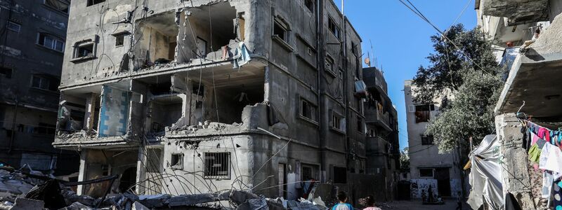 Zerstörte Gebäude in Deir al-Balah. - Foto: Abed Rahim Khatib/dpa