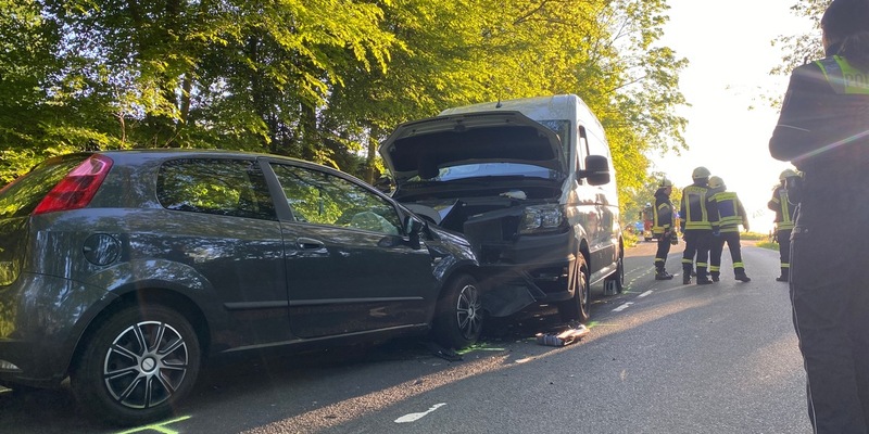 FF Olsberg: Schwerer Verkehrsunfall auf K15 in Olsberg - Foto: presseportal.de
