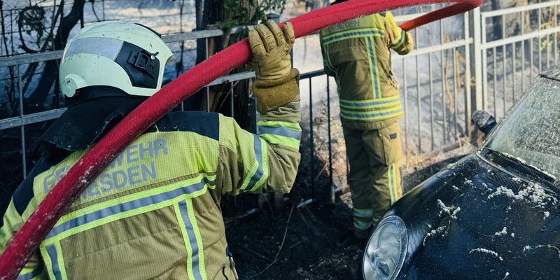 FW Dresden: Brand im Schulgarten - Foto: presseportal.de